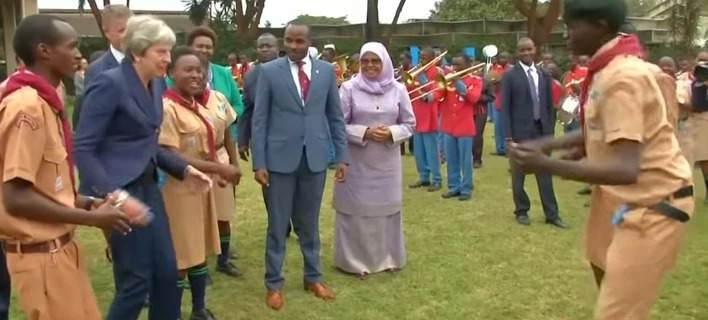 Η Ρωσία τρολάρει τις χορευτικές ικανότητες της Μέι – «Συγκρίνετε με την «Καλίνκα» της Μ. Ζαχάροβα» (βίντεο)